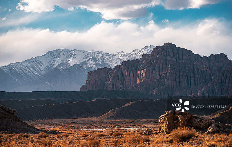 中国新疆帕米尔高原上的自然风光图片素材