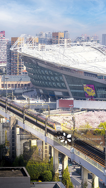 上海，虹口火车站，樱花，虹口足球场，高铁，地铁，春天图片素材
