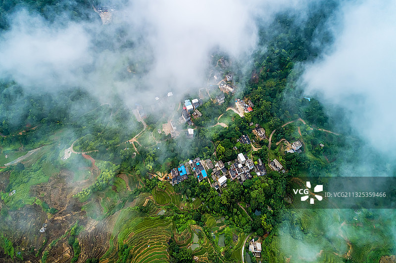 《白云深处》图片素材