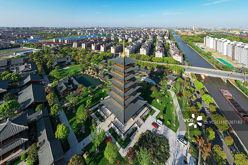 俯瞰上海宝山罗店衹园和金塔图片素材