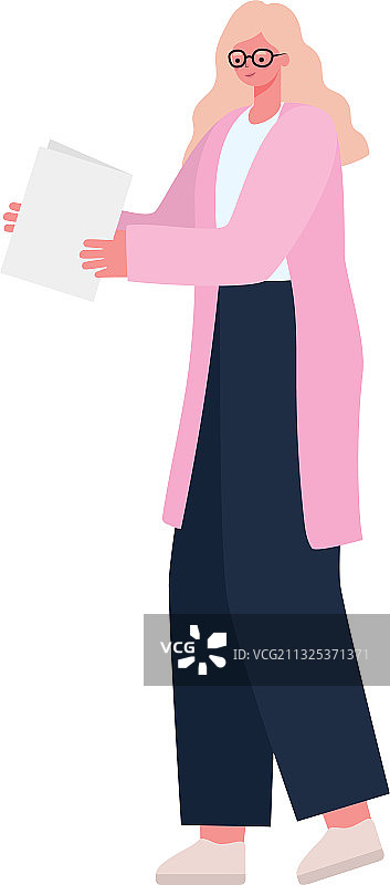 留着黄头发、穿着粉色外套、拿着纸的女人图片素材