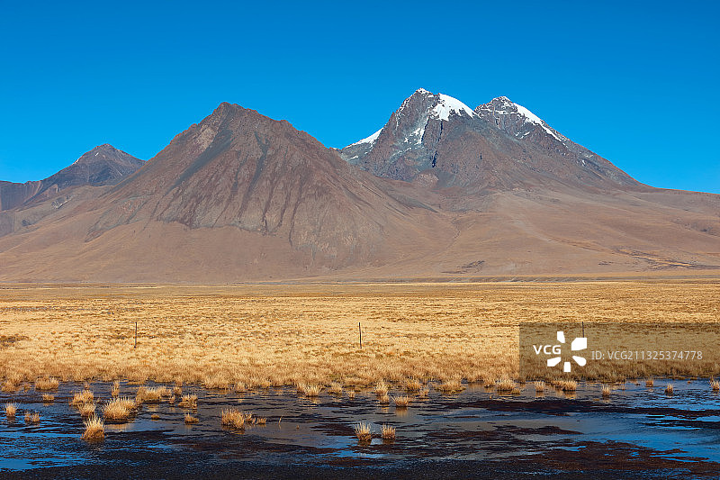 西藏日喀则市萨嘎县境内的风景图片素材