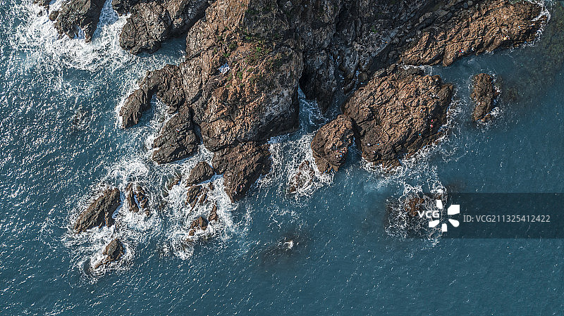 三亚东海角，坐落于鹿回头半岛的礁石海岸图片素材