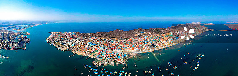 养马岛 牟平区 烟台市 蓝色海洋 海岛 岛屿 蓝天 船图片素材