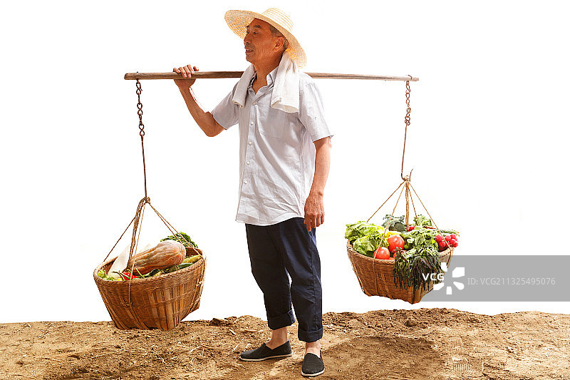 农民挑着蔬菜图片素材