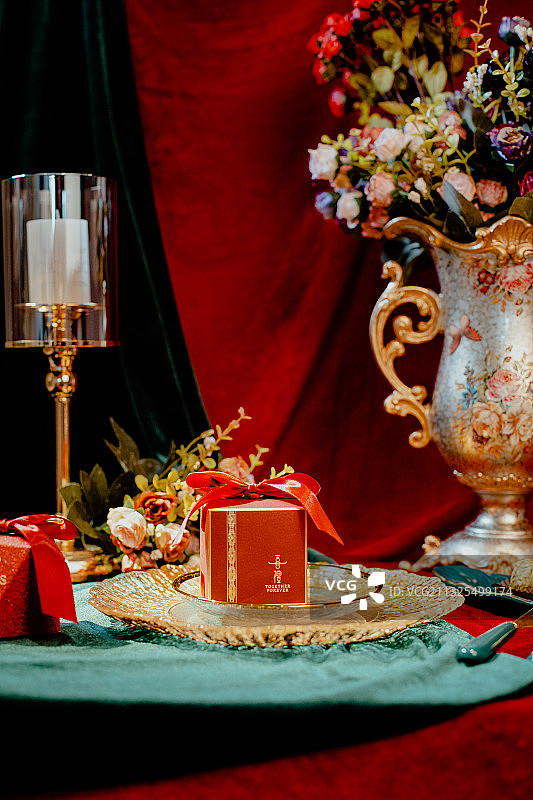 喜糖礼品盒法式烛台花图片素材