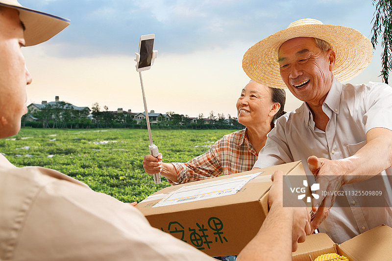 农民在线直播快递农产品图片素材