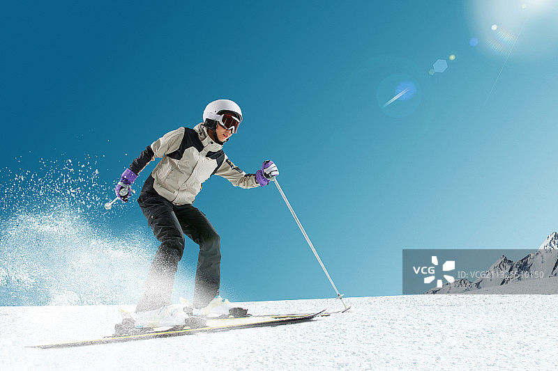 滑雪的青年女人图片素材