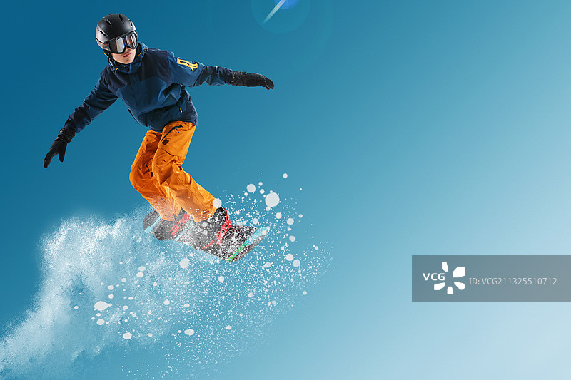 滑雪的青年男人图片素材