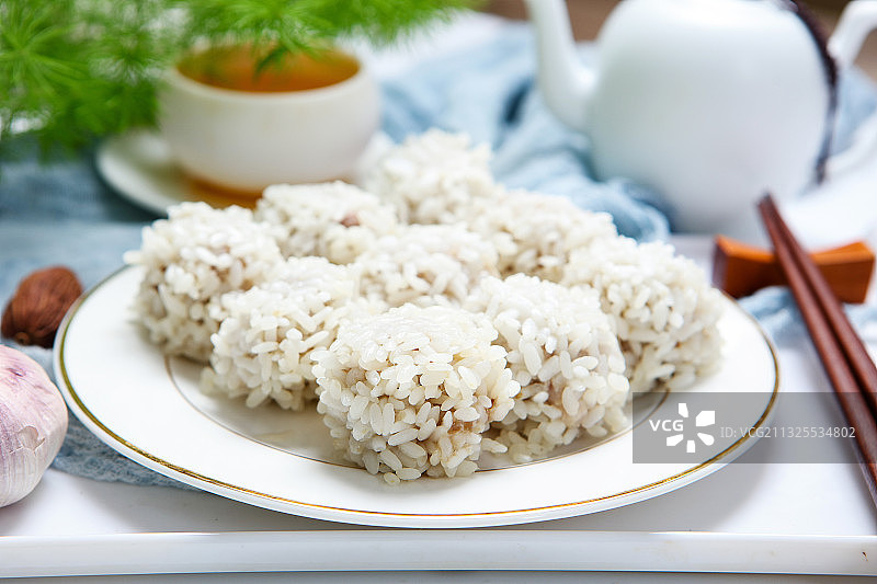 一盘美味的珍珠丸子图片素材