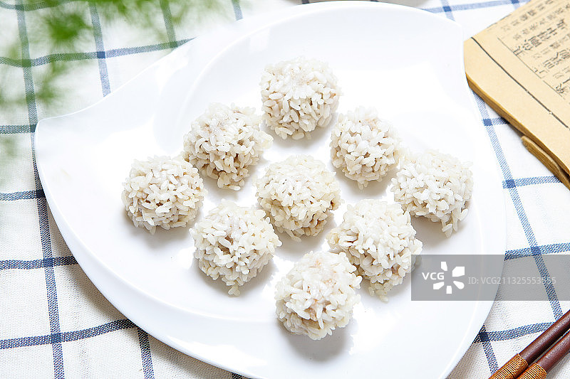 一盘美味的珍珠丸子图片素材