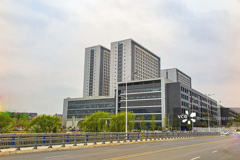 一栋方正的楼房建筑物图片素材