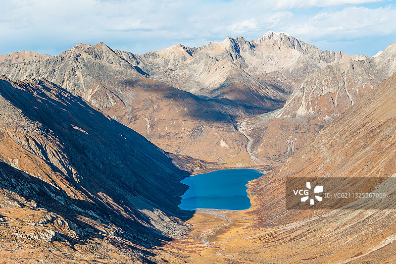 西藏山南市加查县拉姆拉错湖图片素材