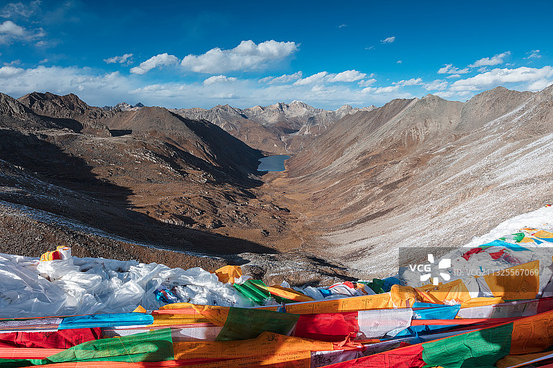 西藏山南市加查县拉姆拉错湖图片素材