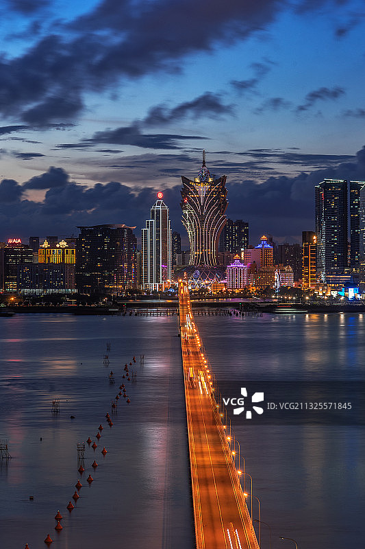 中国澳门城市建筑天际线夜景图片素材