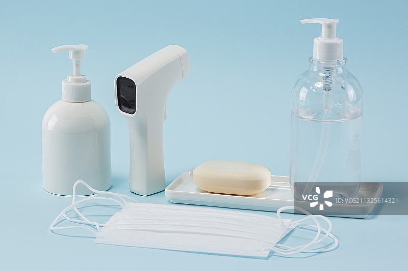 口罩、洗手液、体温计和肥皂图片素材
