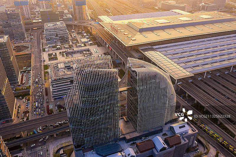 南京南站南广场夕照图片素材