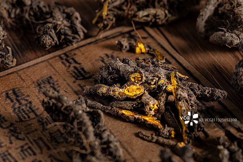 《鸡爪黄连》鸡爪的功效与作用 1.祛脂降压 鸡爪能软化和保护图片素材