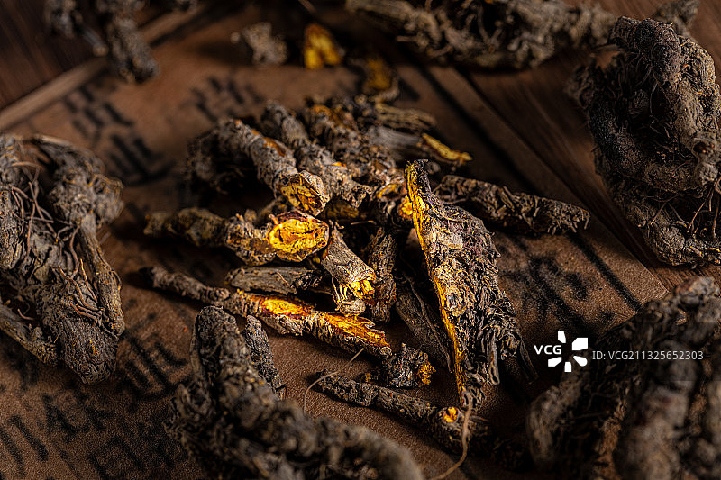 《鸡爪黄连》鸡爪的功效与作用 1.祛脂降压 鸡爪能软化和保护图片素材