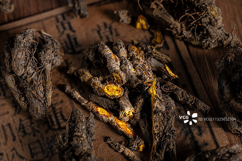 《鸡爪黄连》鸡爪的功效与作用 1.祛脂降压 鸡爪能软化和保护图片素材