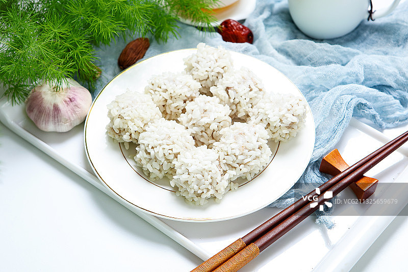 一盘美味的珍珠丸子图片素材