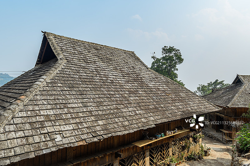 云南省普洱市澜沧县翁基古寨民居建筑屋顶图片素材