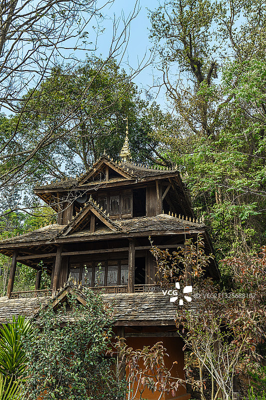 云南省普洱市澜沧县翁基古寨的翁基古寺建筑局部图片素材