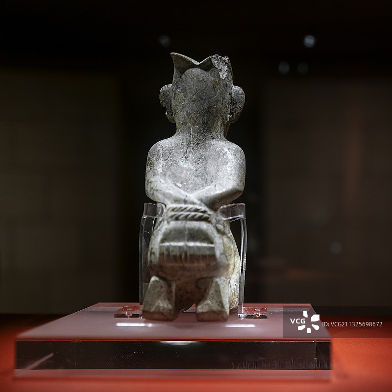 金沙遗址之跪坐石人像图片素材