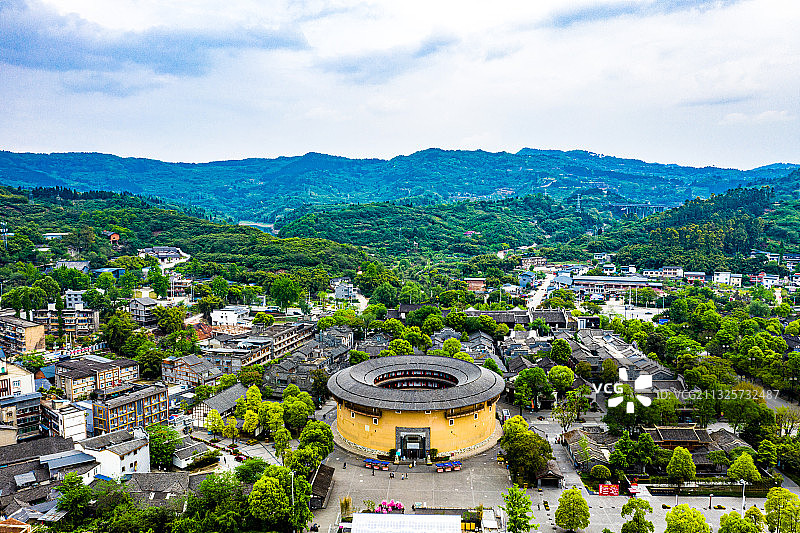 四川成都龙泉驿洛带古镇客家土楼博客楼航拍视角图片素材