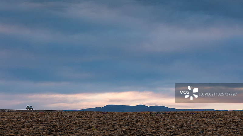 西藏日喀则市南木林县和那曲市申扎县交界5276米的克古拉垭口图片素材