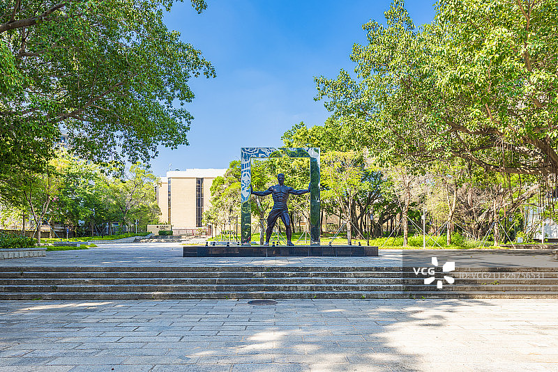 深圳博物馆雕塑《闯》图片素材