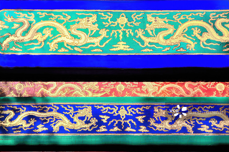 故宫宫殿额枋上的金龙和玺彩画图片素材