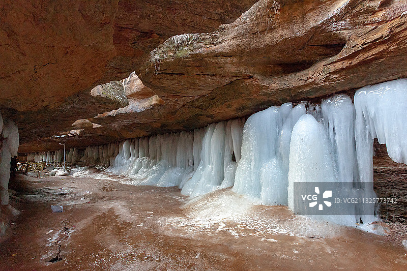 甘肃省庆阳黑老锅冰窟景区图片素材
