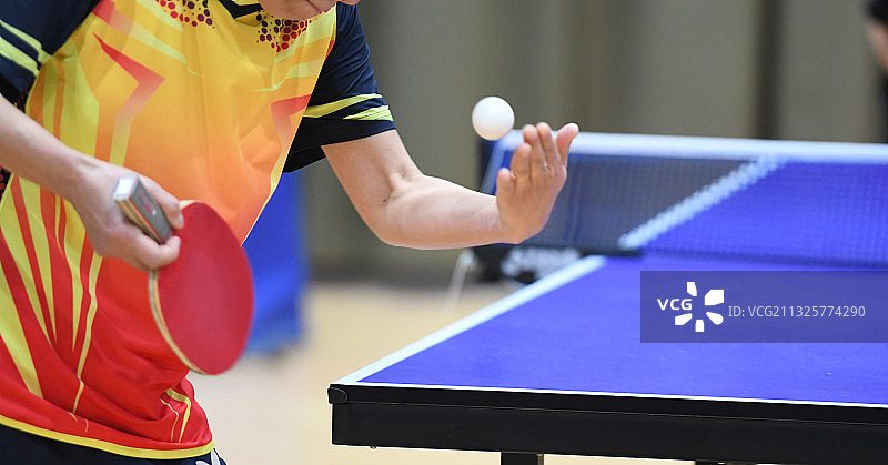 乒乓球横板发球图片素材