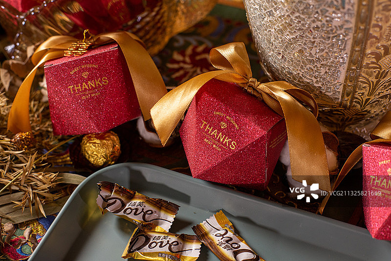 喜糖盒奢侈品碗盘中国风喜庆礼盒糖果盒瓶子花图片素材