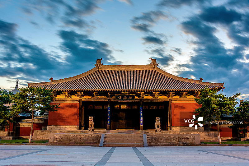 中国山西大同华严寺日暮风光图片素材