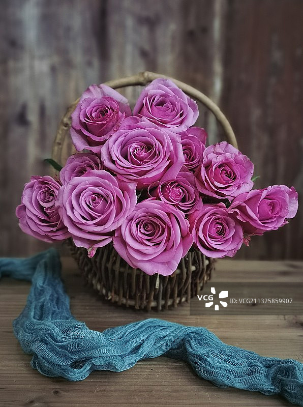 一篮子玫瑰花图片素材