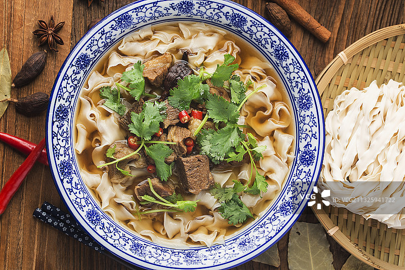 牛肉刀削面图片素材