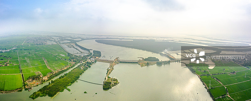 中国广东省雷州市雷州市南渡河水闸图片素材