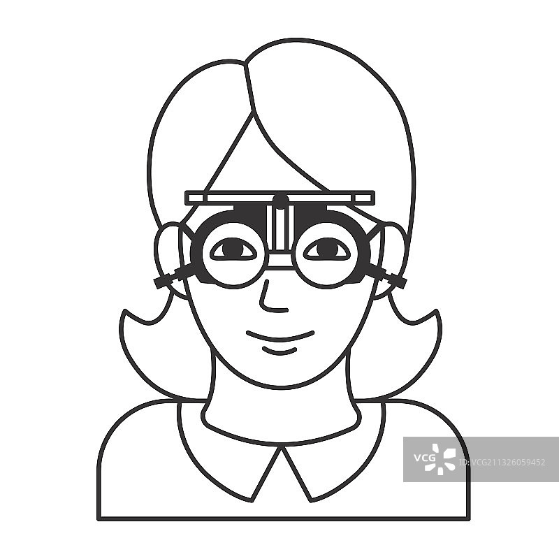 在眼科诊所进行视力检查的女人图片素材