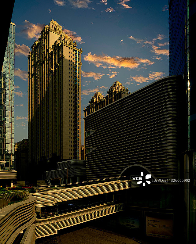 现代建筑，城市，郑州市花园路正弘城图片素材