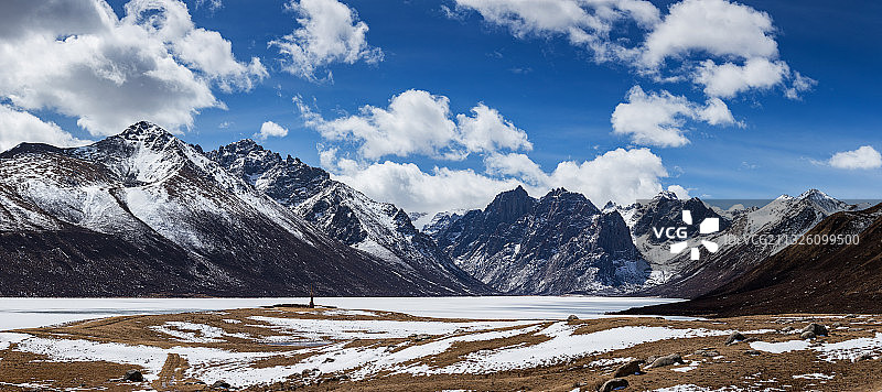 青海年保玉则雪山风光图片素材