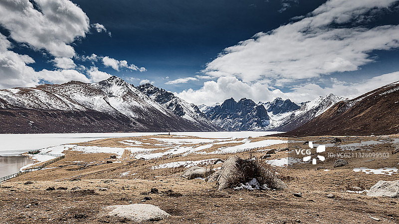 青海年保玉则雪山风光图片素材