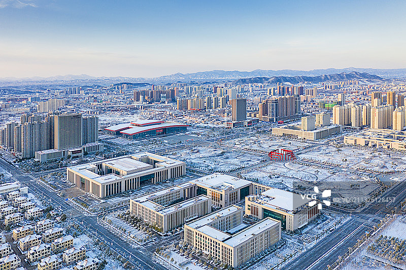 信阳城市天际线雪景风光图片素材