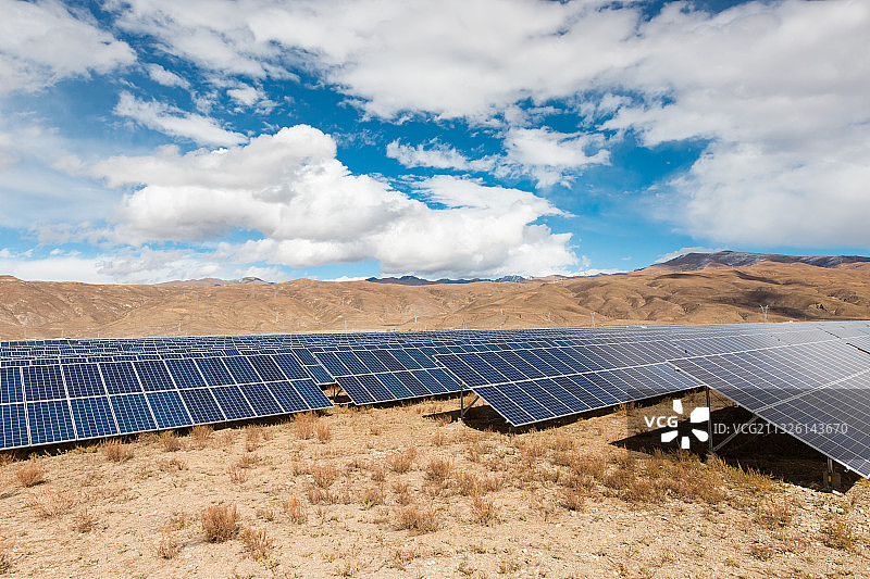 西藏山南市曲松县的太阳能板图片素材