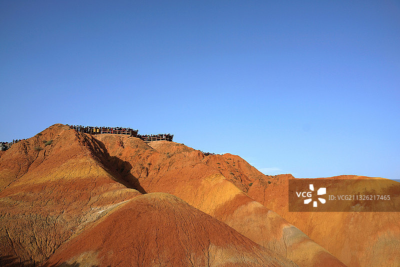 夕阳下的丹霞山峰图片素材