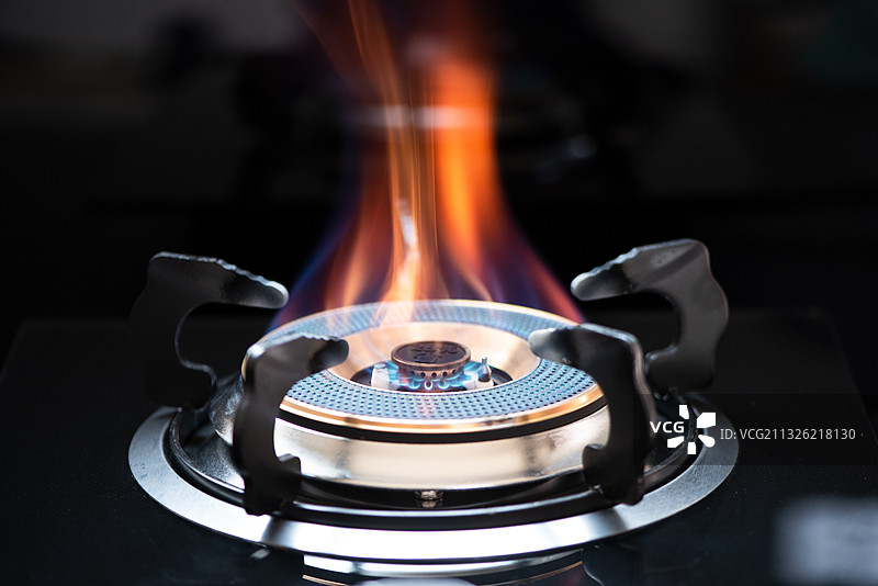 燃气灶上天然气燃烧图片素材