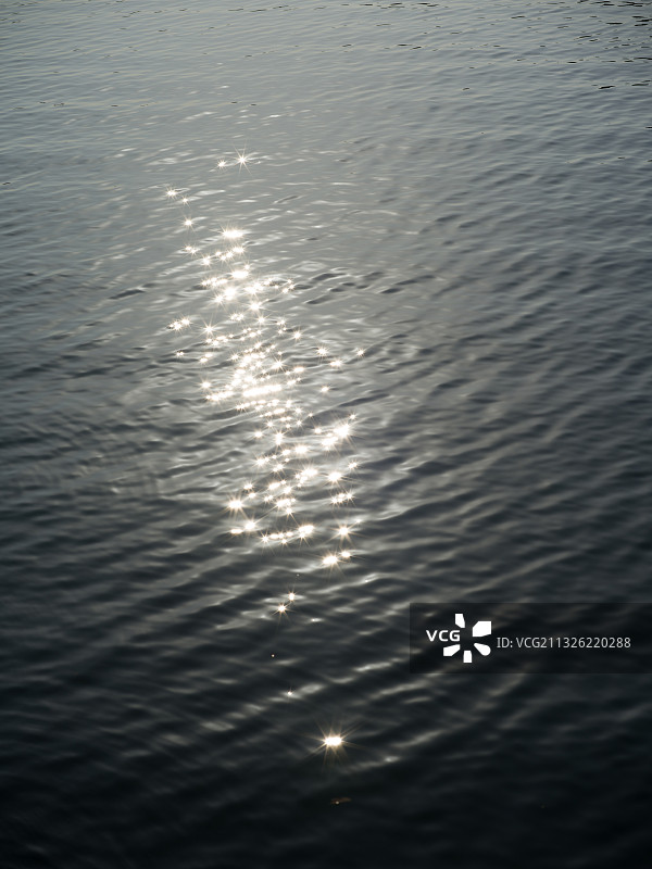 简约的水面波光粼粼的水图片素材