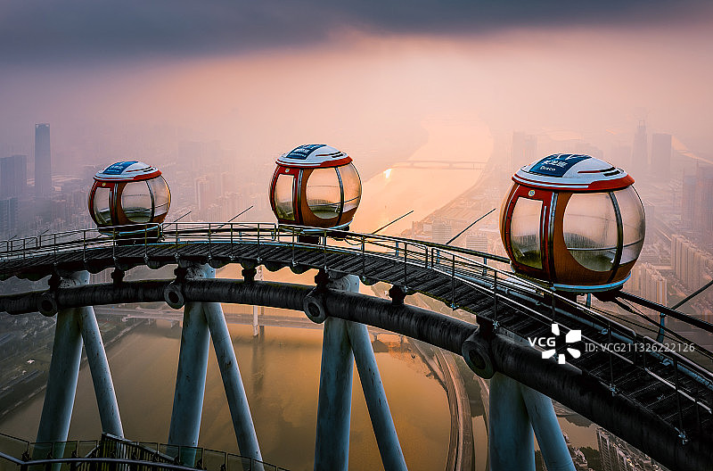 晨光中的广州塔摩天轮图片素材