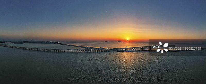 上海金山海上日出图片素材